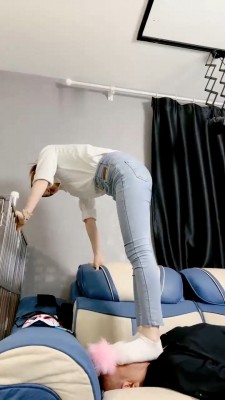 图片[9]_【领主老大】双奴-人肉坐垫/踩踏转胯/裸足闻舔/狗盆喂食_HD绳艺资源