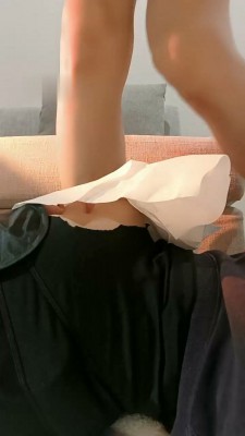 图片[4]_【米小唐】帆布鞋白袜踩狗_HD绳艺资源