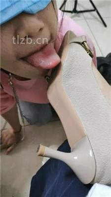 【W.K.T】—双S暴踩脚下贱狗 YC-221122