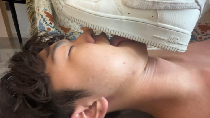 【黑丝诱惑】姣姣室外公园首次被舔脚 YC-221123