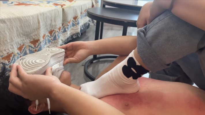 【惑心】贱狗舔我臭白袜