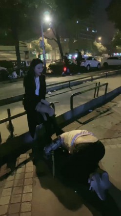 【惑心】贱狗舔我臭白袜