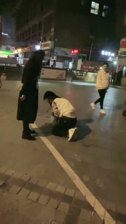 【惑心】贱狗舔我臭白袜