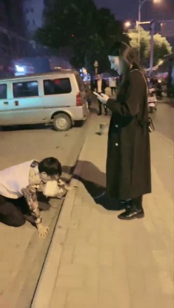 【惑心】贱狗舔我臭白袜