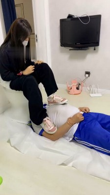 【苏曼】(全新)女警刑具夹手指审问小偷 YC-221126-3