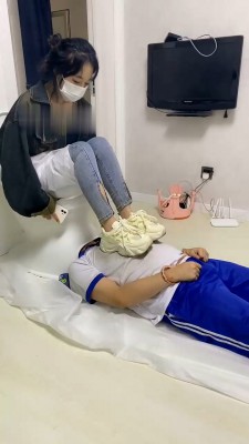 【苏曼】(全新)女警刑具夹手指审问小偷 YC-221126-3
