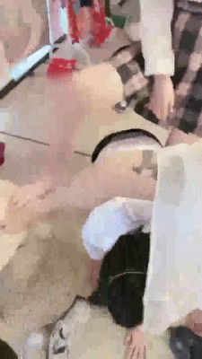 图片[5]_【安蔓】被三主玩弄-清理鞋子/钻胯舔脚_HD绳艺资源