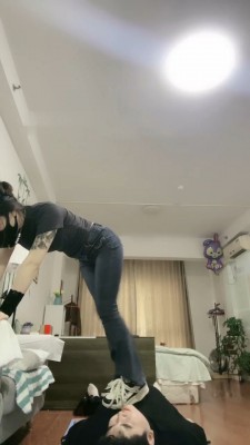 图片[4]_【不期而遇】胶皮头套闻袜香/胶带勒脖/吃呕吐物_HD绳艺资源