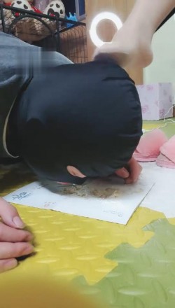 【黑丝诱惑】素人姣姣坐脸裸足深喉舔靴底 YC-221130-3