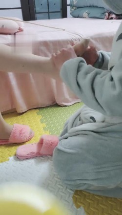 【黑丝诱惑】素人姣姣坐脸裸足深喉舔靴底 YC-221130-3
