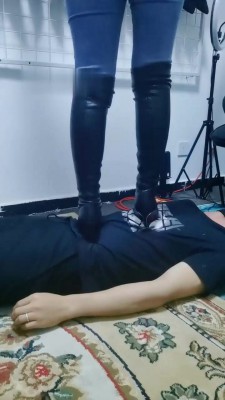 图片[8]_【西安欣】牛仔裤长靴各种踩_HD绳艺资源