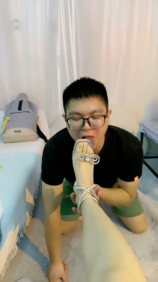 图片[2]_【甜味药丸】耳光打哭狗/舔鞋/圣水泡面_HD绳艺资源