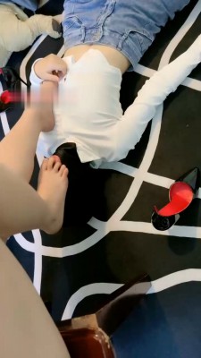 图片[2]_【柒柒学姐】素人闺蜜们在脚下什么感觉【上】_HD绳艺资源