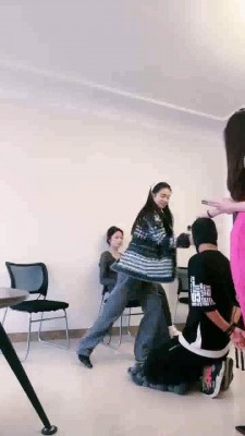 图片[2]_【宸宸】带素人入圈-反绑群殴-耳光虐乳/踢裆暴踹【完整版】_HD绳艺资源