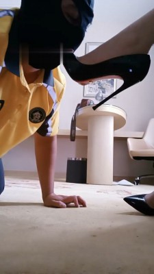 图片[14]_【不知名美女】臭脚捂脸/裸足踩踏/提档/骑马_HD绳艺资源