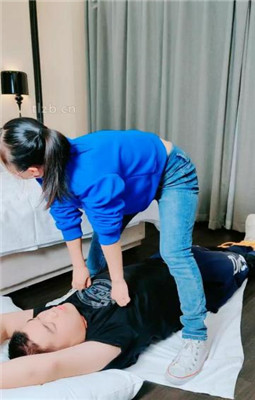 图片[4]_【萌宝儿】掐乳/帆布鞋白棉袜踩踏/深喉_HD绳艺资源