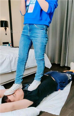 图片[7]_【萌宝儿】掐乳/帆布鞋白棉袜踩踏/深喉_HD绳艺资源