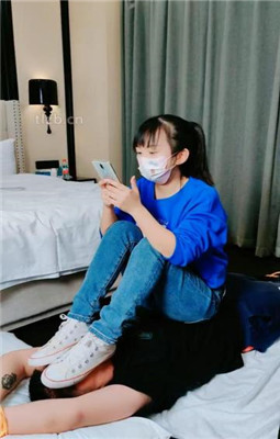 图片[9]_【萌宝儿】掐乳/帆布鞋白棉袜踩踏/深喉_HD绳艺资源