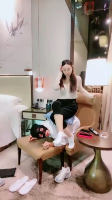 图片[3]_【夏芙】出差领导伺候-小白鞋白袜闻舔/训练/浴室虐_HD绳艺资源