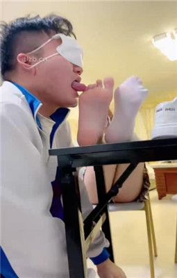 图片[13]_【雯雯】骚货同学闻同班女同学的臭袜子_HD绳艺资源