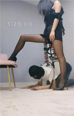 图片[11]_【凌熙】黑丝高跟踩/耳光/舔脏鞋_HD绳艺资源