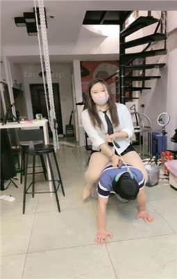 娇娇足控POV定制 第一视角舔娇娇脏鞋底闻舔肉丝臭脚 脚插嘴深喉调教 YC-221128-2