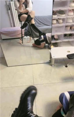 【樱女王】芸芸表姐看店时来了变态客人,臭脚折磨,深喉羞辱!YC-221130-2