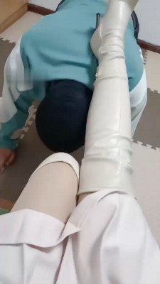【黑丝诱惑】素人姣姣黑丝短裙诱惑裸足深喉 YC-221206-2