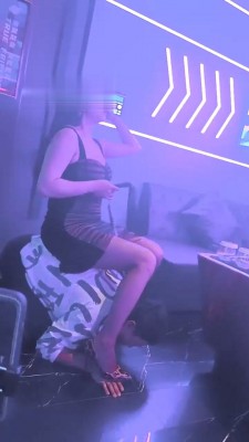 【黑丝诱惑】素人姣姣黑丝短裙诱惑裸足深喉 YC-221206-2