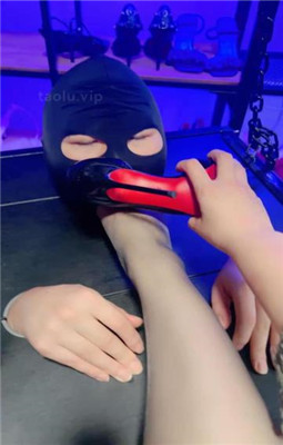 【彼岸花】黑丝AJ 踩踏贱狗 YC-221207-3