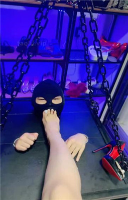 【彼岸花】黑丝AJ 踩踏贱狗 YC-221207-3