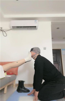 【樱女王】表姐诗诗发现表弟变态癖好,让表弟舔脚丫,诗诗笑的很开心!YC-221208-3