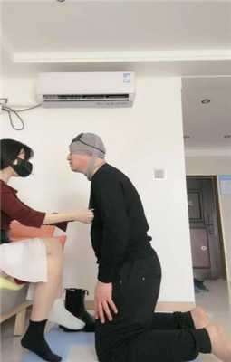 【樱女王】表姐诗诗发现表弟变态癖好,让表弟舔脚丫,诗诗笑的很开心!YC-221208-3