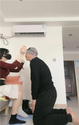 【樱女王】表姐诗诗发现表弟变态癖好,让表弟舔脚丫,诗诗笑的很开心!YC-221208-3