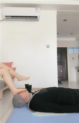 【樱女王】表姐诗诗发现表弟变态癖好,让表弟舔脚丫,诗诗笑的很开心!YC-221208-3