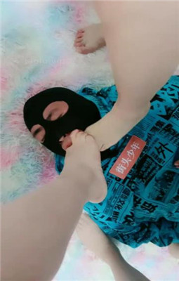 【黑丝诱惑】素人姣姣黑丝短裙高跟鞋踩踏 YC-221208-2
