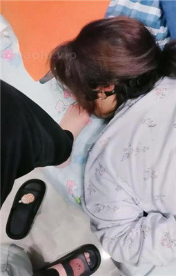 蕾拉女神红色美靴全体重踩玩男人一直不下来，靴子漂亮，男人好痛 bf21770