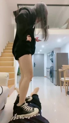 图片[7]_【甜一】高帮帆布鞋踩踏/吃口水/舔脏鞋/裸足插嘴_HD绳艺资源