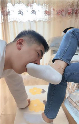 林娘深喉和超细根踩踏 YC-221211-6