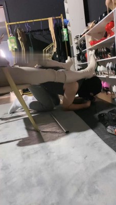 【惑心】极品靴子里榨汁吸管直接喝