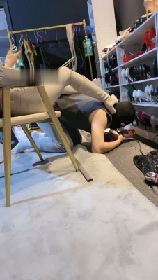 【惑心】极品靴子里榨汁吸管直接喝