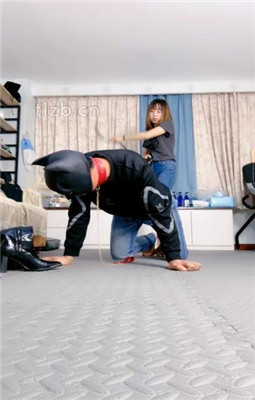 【惑心】极品靴子里榨汁吸管直接喝