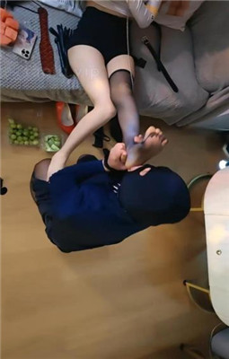 【惑心】极品靴子里榨汁吸管直接喝