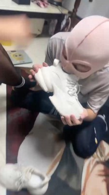 【惑心】极品靴子里榨汁吸管直接喝