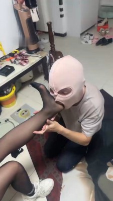 【惑心】极品靴子里榨汁吸管直接喝