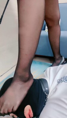 图片[8]_【木子大大】嘴叼高跟/掐乳/转胯/深喉黑丝恋足舔_HD绳艺资源