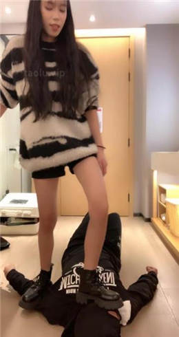 图片[5]_【苏西】毛巾塞嘴/短靴高跟全体重踩踏_HD绳艺资源