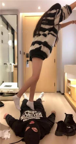 图片[12]_【苏西】毛巾塞嘴/短靴高跟全体重踩踏_HD绳艺资源