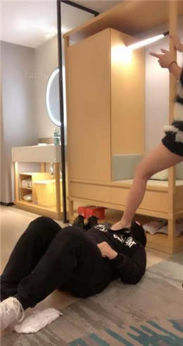 图片[18]_【苏西】毛巾塞嘴/短靴高跟全体重踩踏_HD绳艺资源