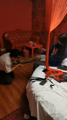 图片[2]_【小琪】学生S小白鞋黑丝闻舔/碾压喂食【完整版】_HD绳艺资源